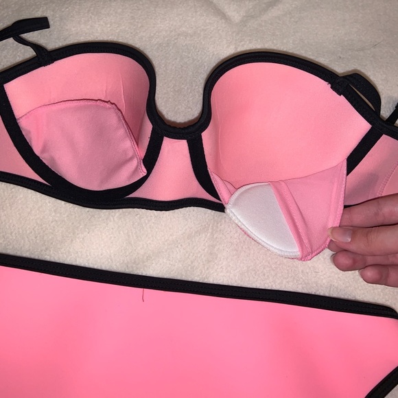 Pink Bikini - Picture 5 of 6